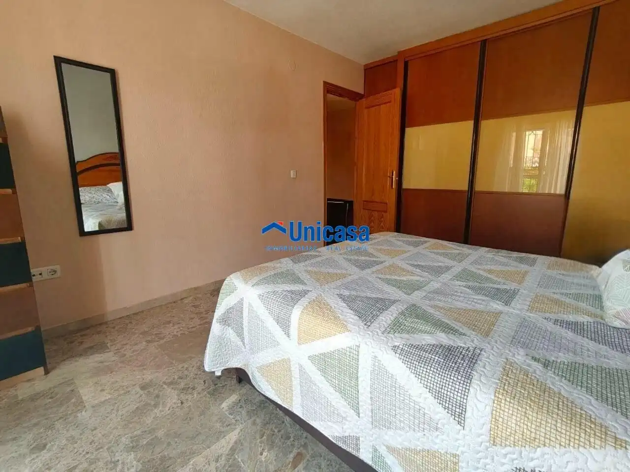 Habitación de Casa adosada en venta en Málaga