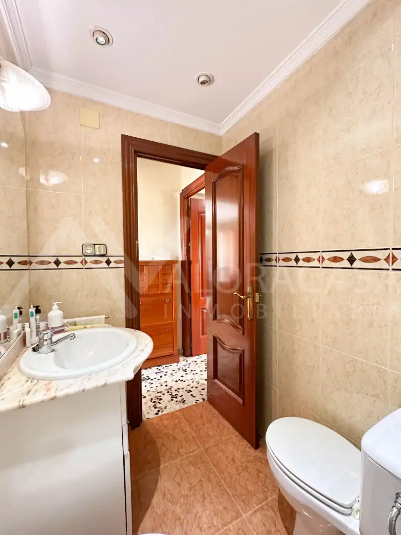 Bathroom of Flat for sale in Málaga  with Air Conditioner, Terrace and Furnished