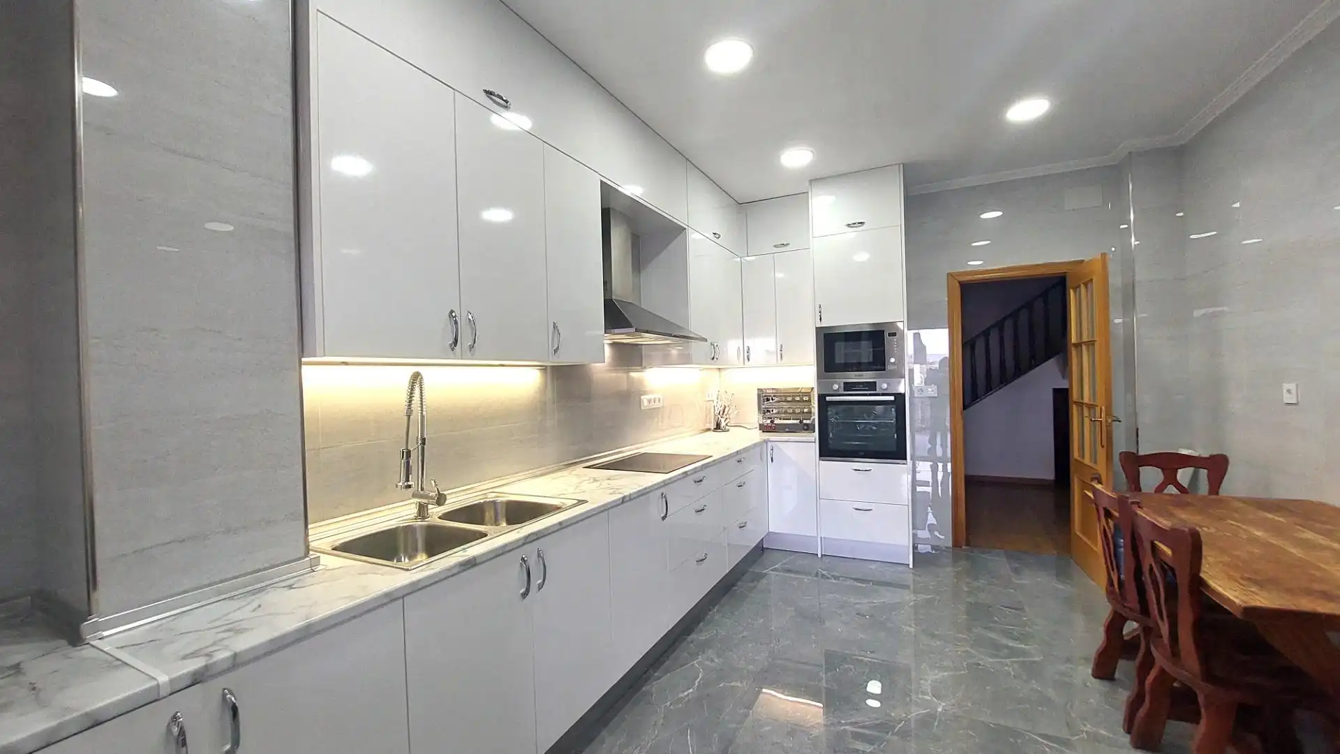 Cuina de Dúplex en venda en Cartagena amb Aire condicionat, Calefacció i Jardí privat