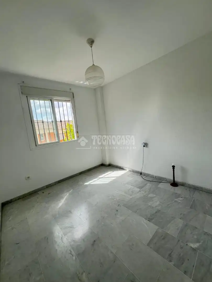 Dormitori de Casa o xalet en venda en Dos Hermanas