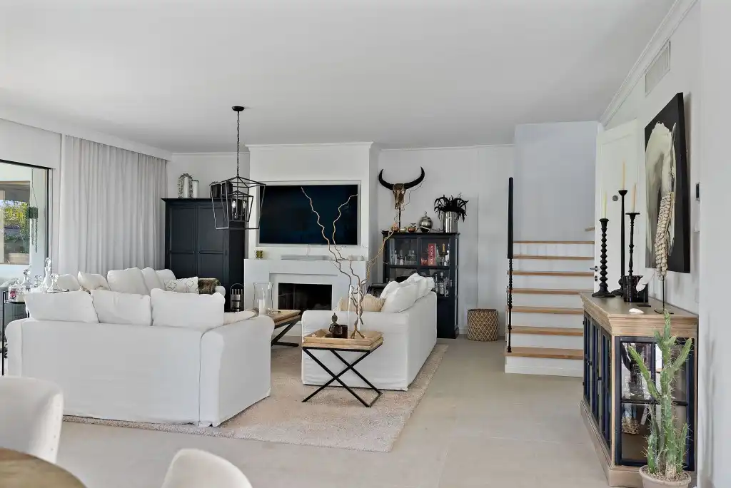 Casa aparellada amb piscina en venda a Nueva Andalucía, imagen 17