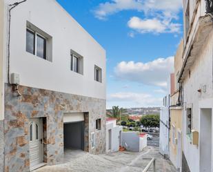 Vista exterior de Casa adosada en venda en Las Palmas de Gran Canaria amb Terrassa, Traster i Forn