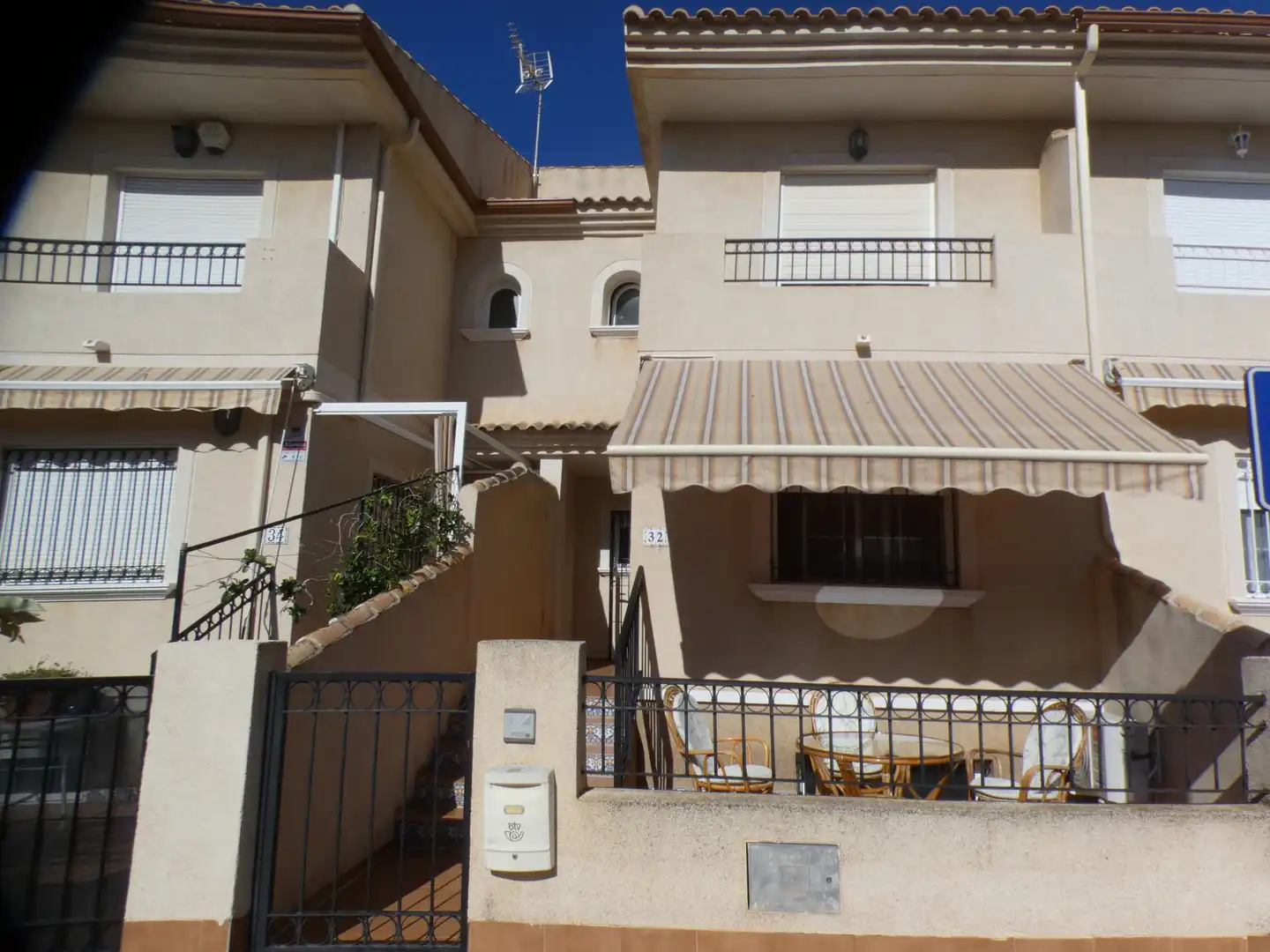 Vista exterior de Casa adosada en venta en San Pedro del Pinatar con Aire acondicionado, Jardín privado y Amueblado