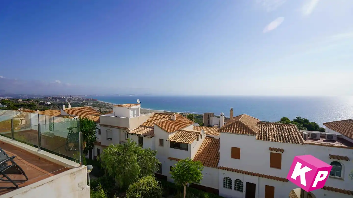 Vista exterior de Casa o xalet en venda en Santa Pola amb Jardí privat, Terrassa i Traster