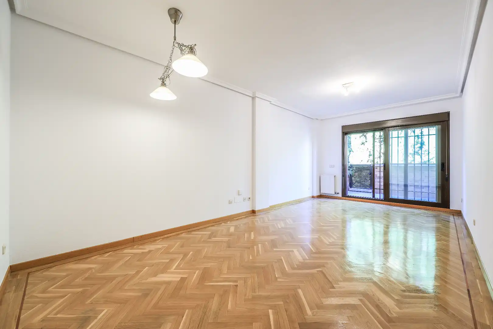 Wohnzimmer von Wohnung zur Miete in Madrid mit Heizung, Parkett und Terrasse