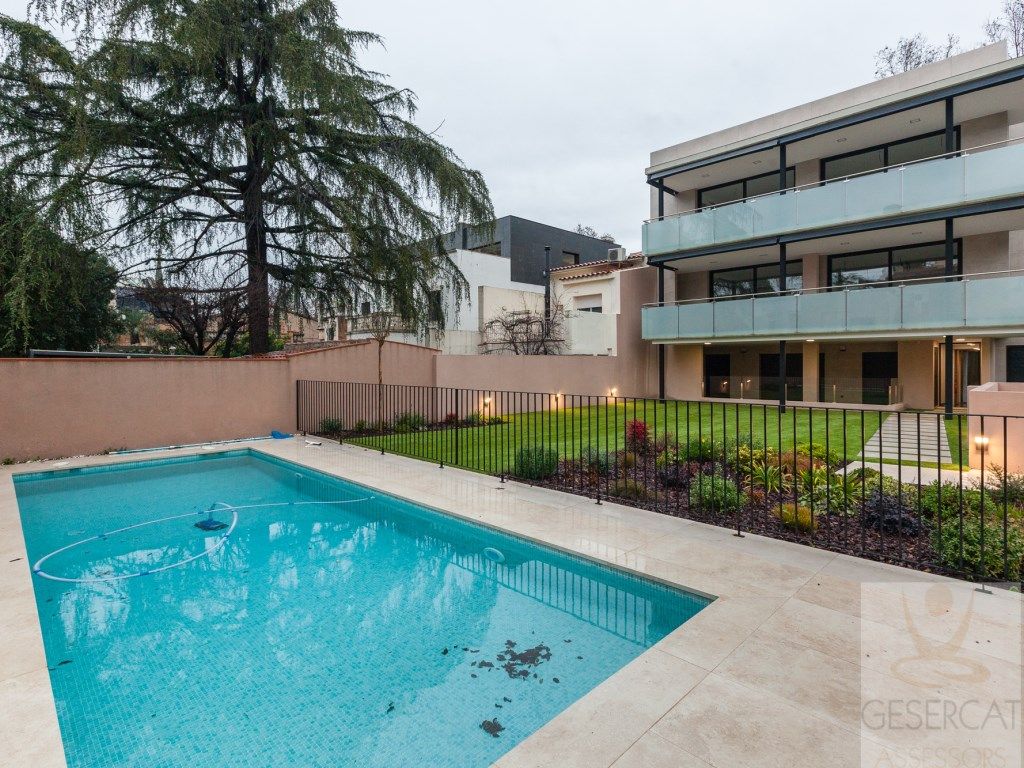 Swimming pool of Flat for sale in Sant Cugat del Vallès