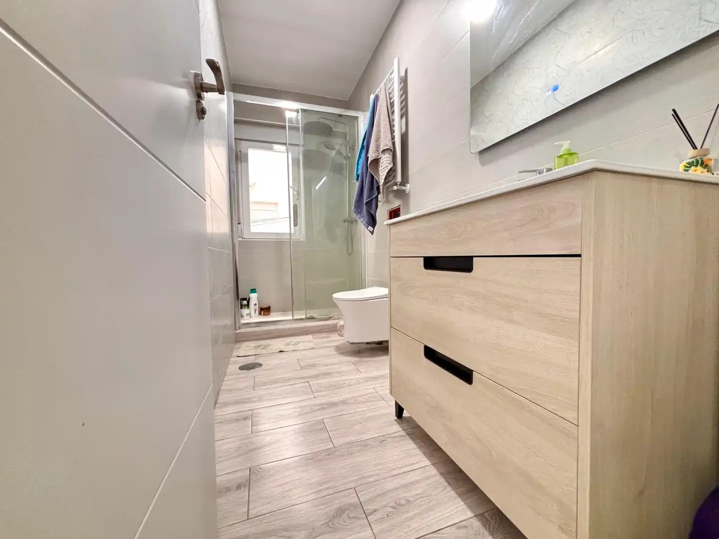 Baño de Piso en venta en Alicante / Alacant con Aire acondicionado, Terraza y Amueblado