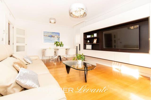 Piso en Alquiler en  PINTOR XAVIER SOLER, 11 en Garbinet - Parque de las Avenidas