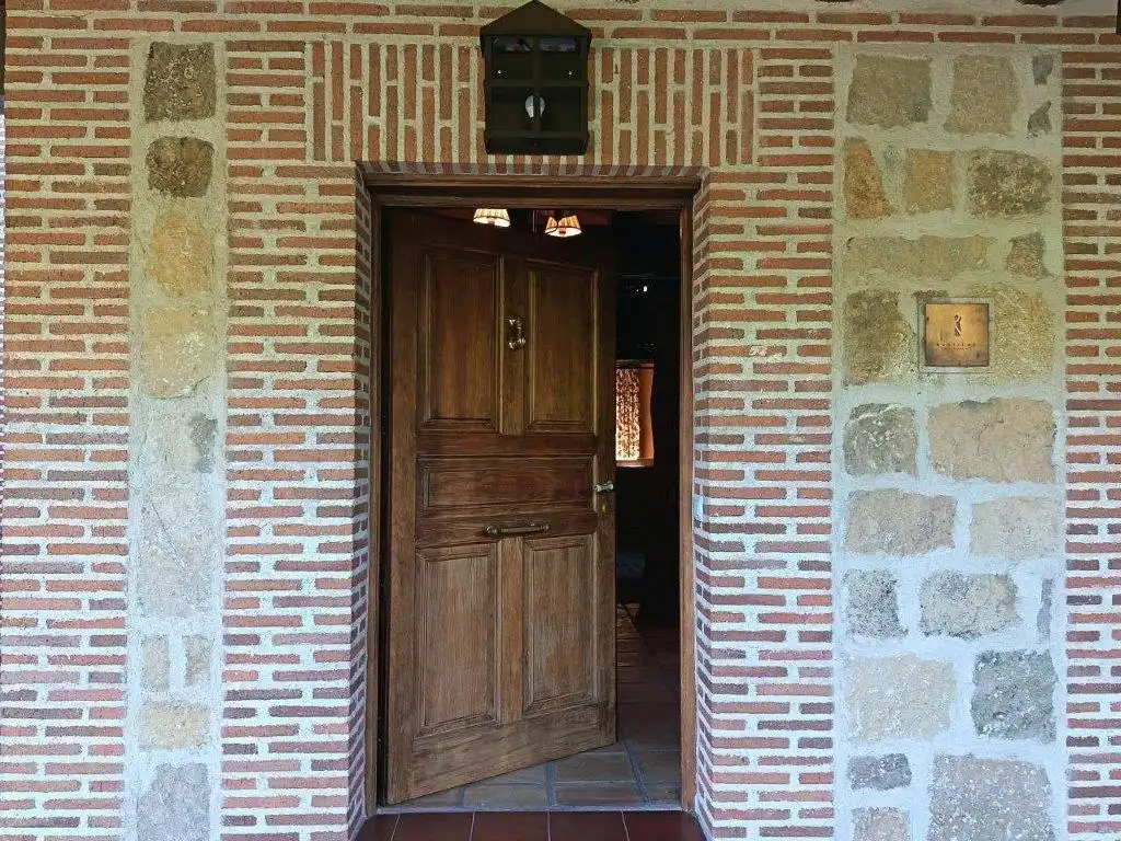 Buildings for sale in Navalonguilla
