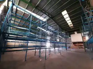 Nau industrial en venda en Humanes de Madrid