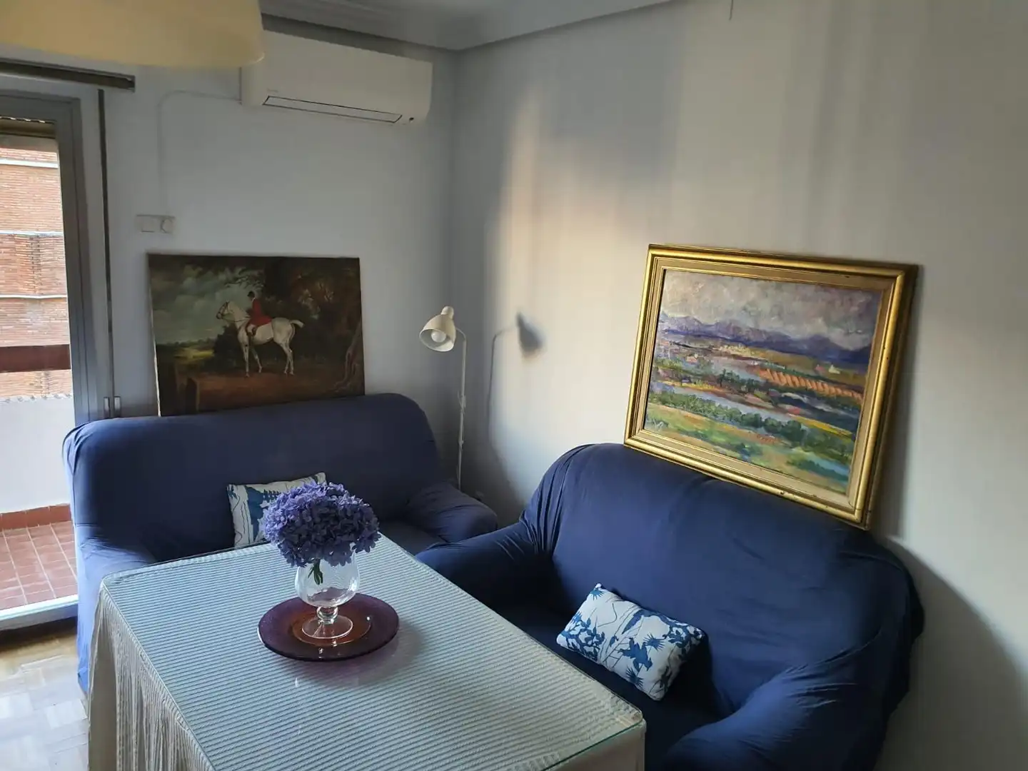 Sala d'estar de Apartament de lloguer en Sevilla amb Aire condicionat, Parquet i Terrassa