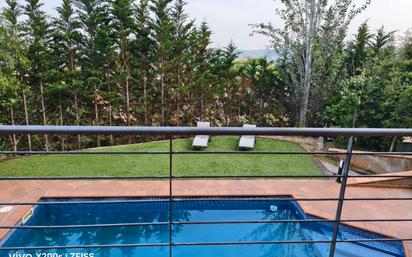 Piscina de Casa o xalet en venda en Pallejà amb Aire condicionat, Calefacció i Jardí privat