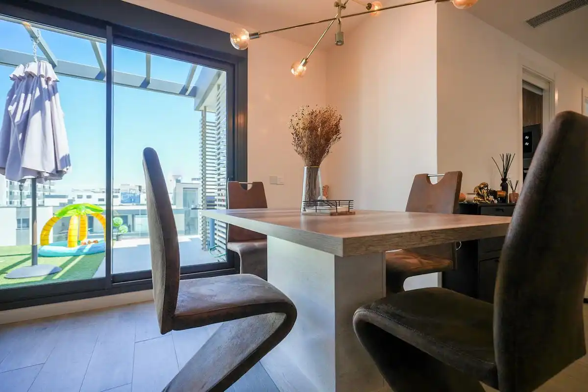 Comedor de Ático en venta en Alcalá de Henares con Aire acondicionado, Calefacción y Jardín privado