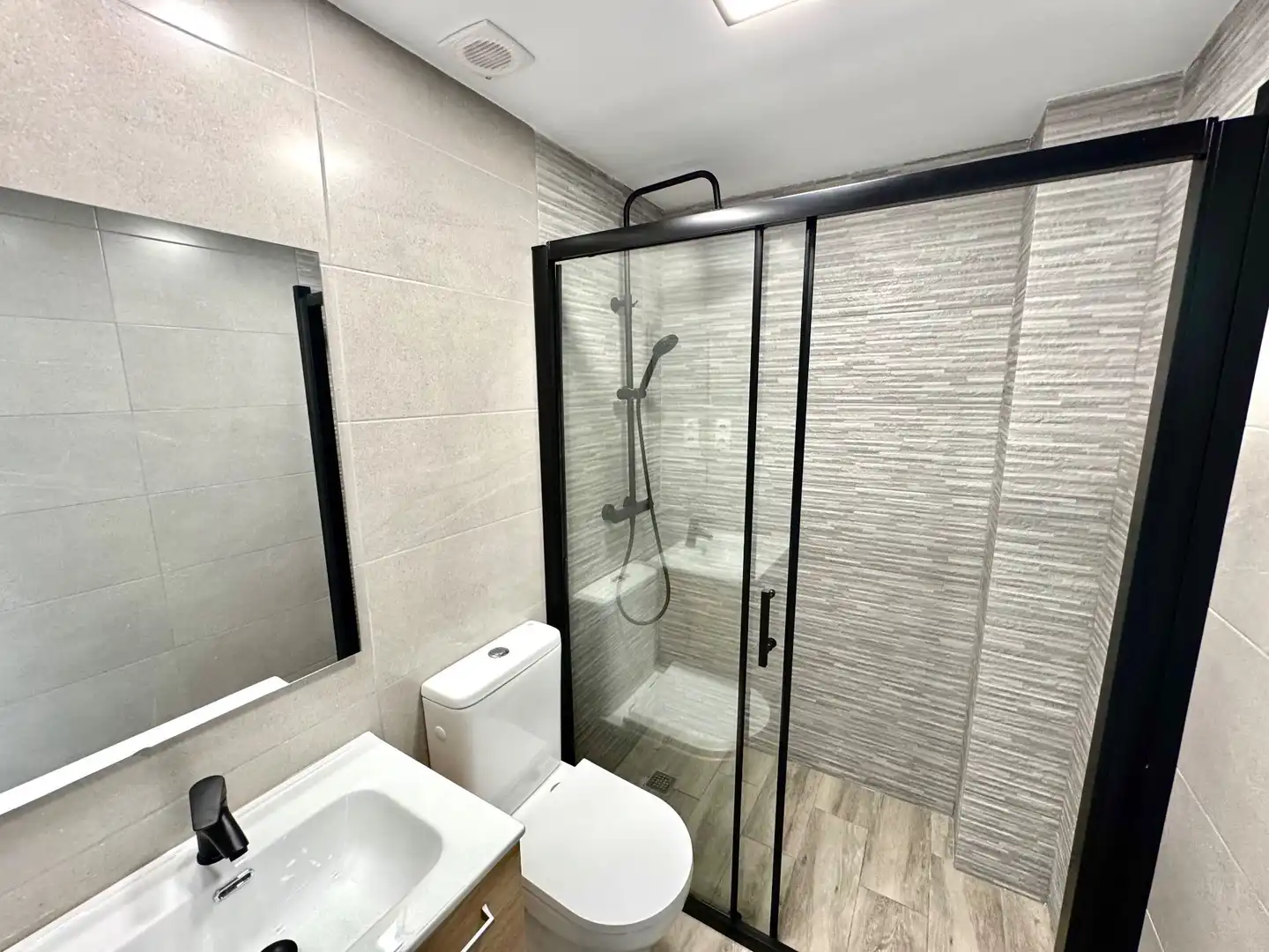 Bathroom of Flat for rent in Guardamar del Segura  with Furnished