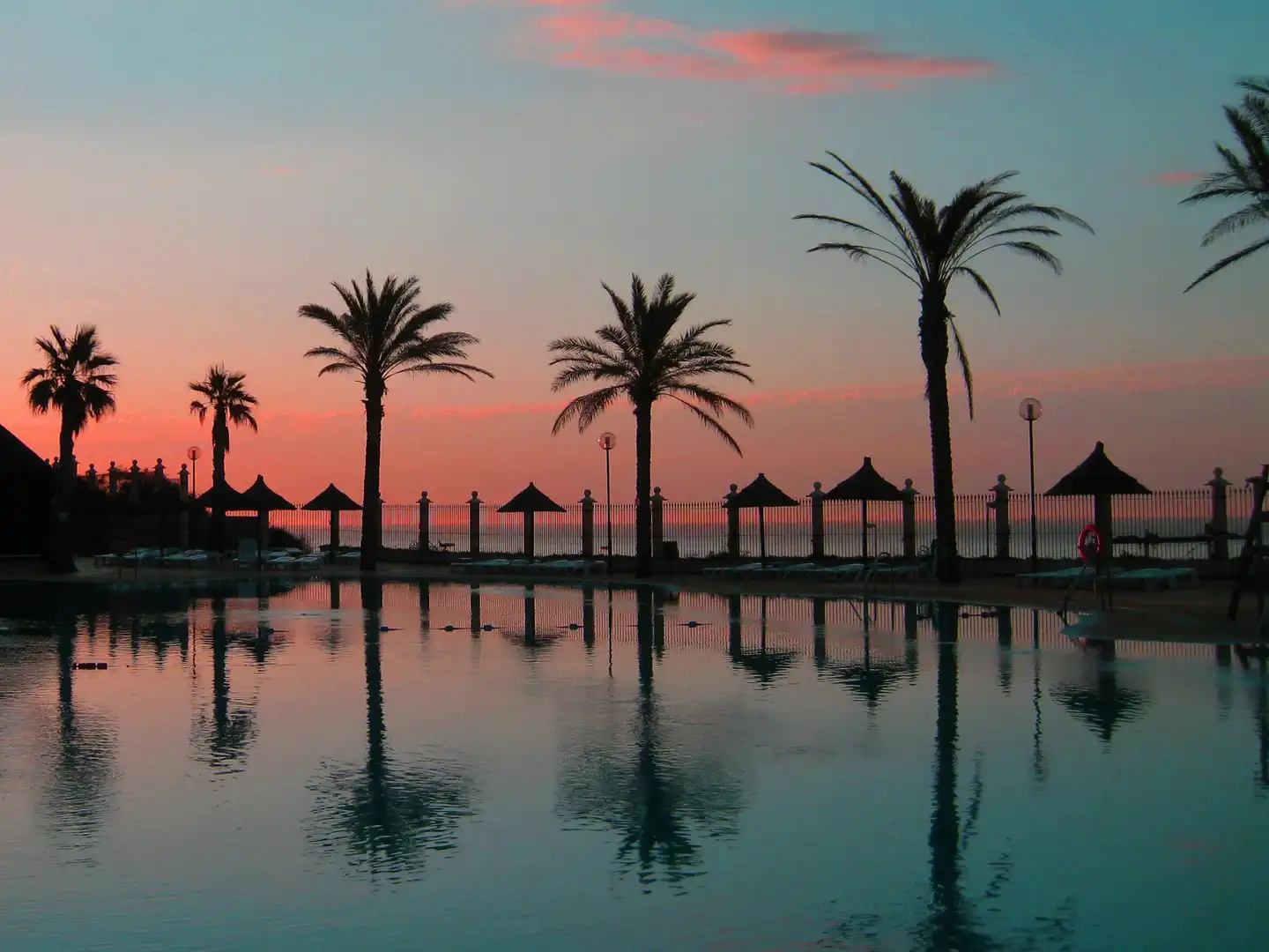 Vista exterior de Ático en venta en Benalmádena con Jardín privado, Alarma y Piscina comunitaria