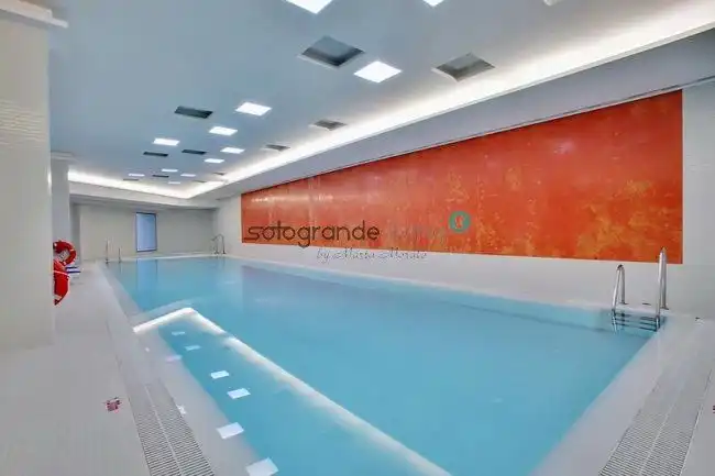 Schwimmbecken von Wohnungen zur Miete in Sotogrande mit Klimaanlage, Heizung und Terrasse