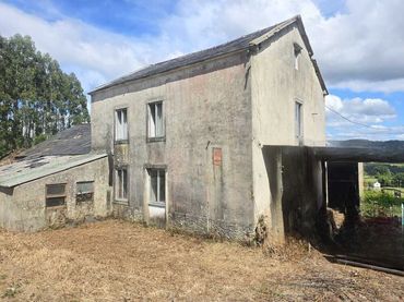Casa rústica con jardín en venta en As Somozas