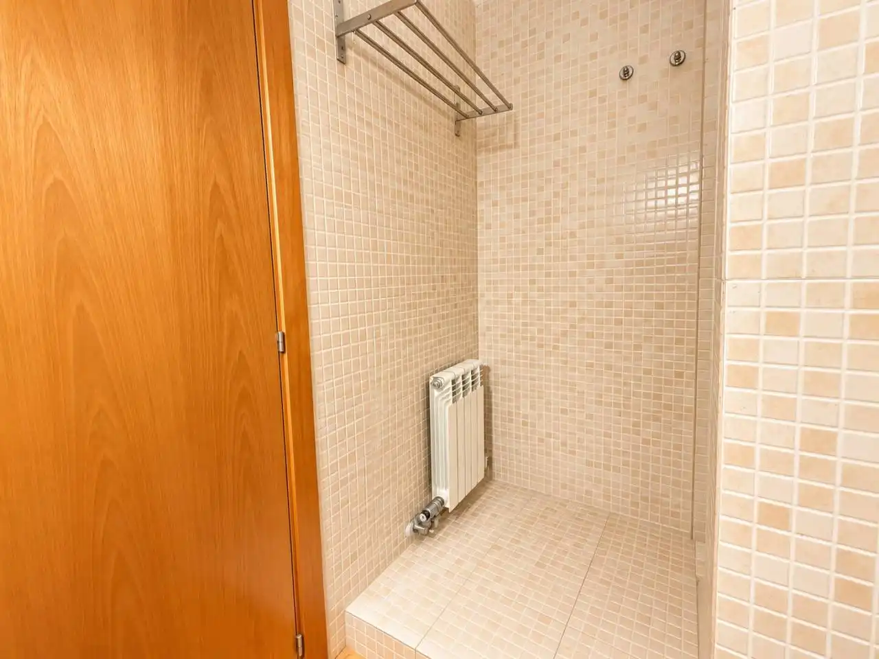 Baño de Piso en venta en Girona con Calefacción