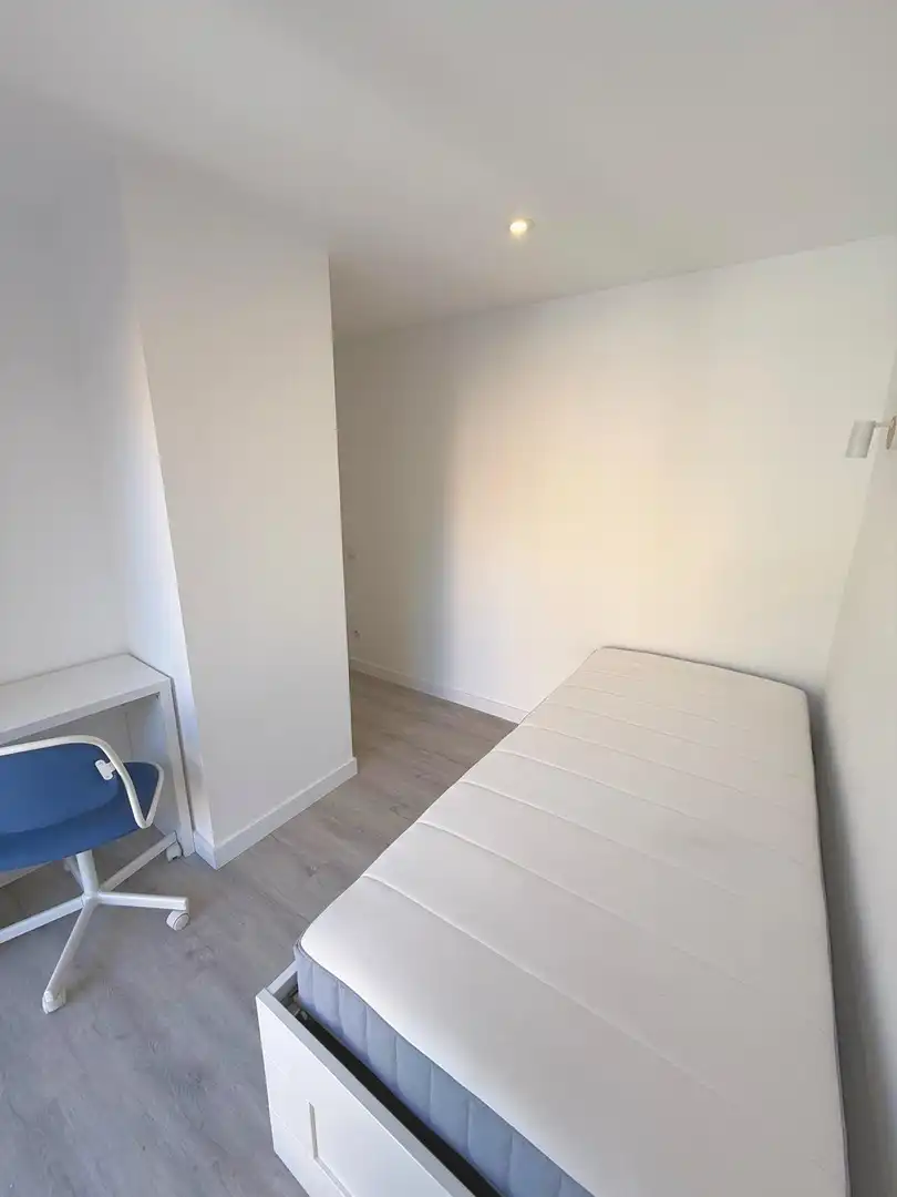 Habitación de Piso para compartir en Madrid con Aire acondicionado, Calefacción y Amueblado