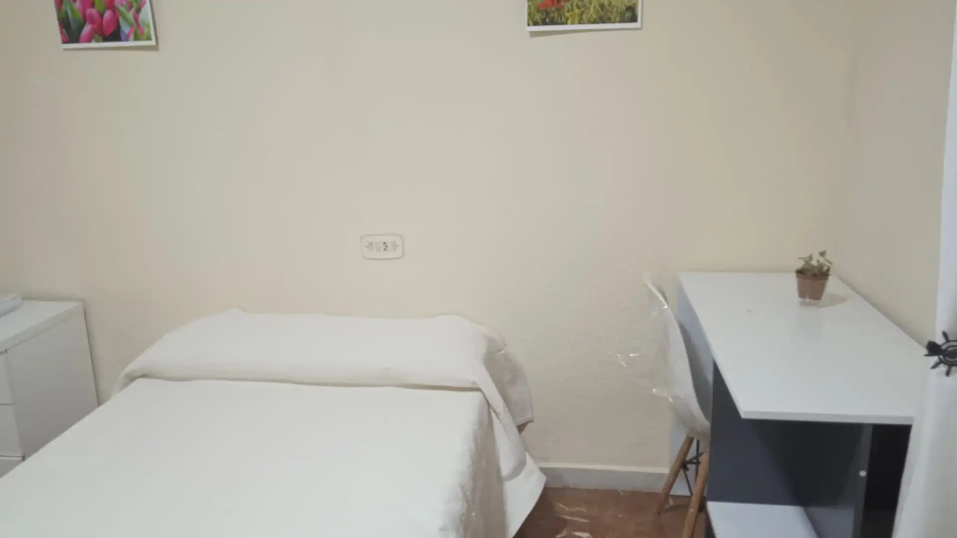 Schlafzimmer von Wohnung zur untervermieten in Salamanca mit Heizung, Parkett und Möbliert