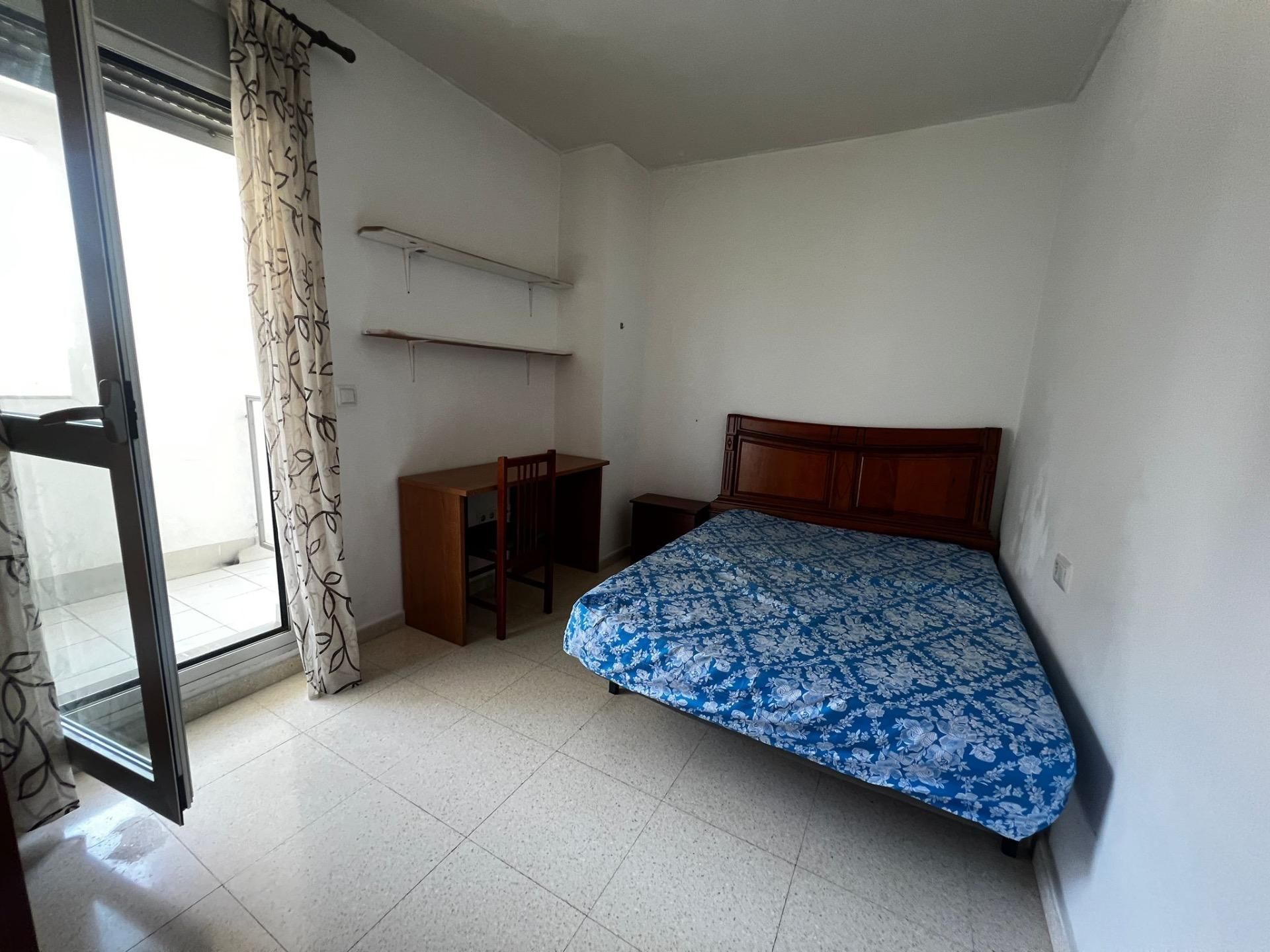 Bedroom of Flat to share in  Granada Capital