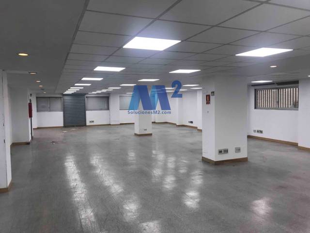 Local comercial en Alquiler en Tres Olivos - Valverde