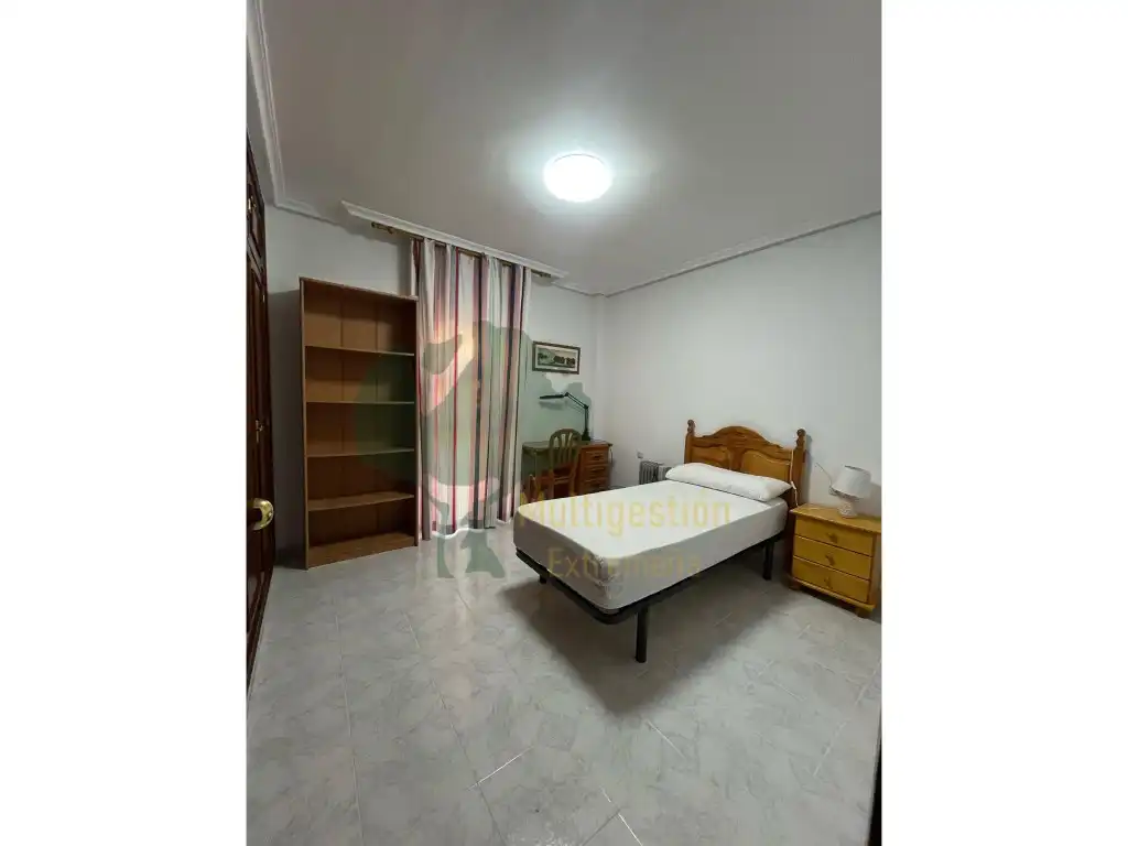 Schlafzimmer von Wohnung zur Miete in Cáceres