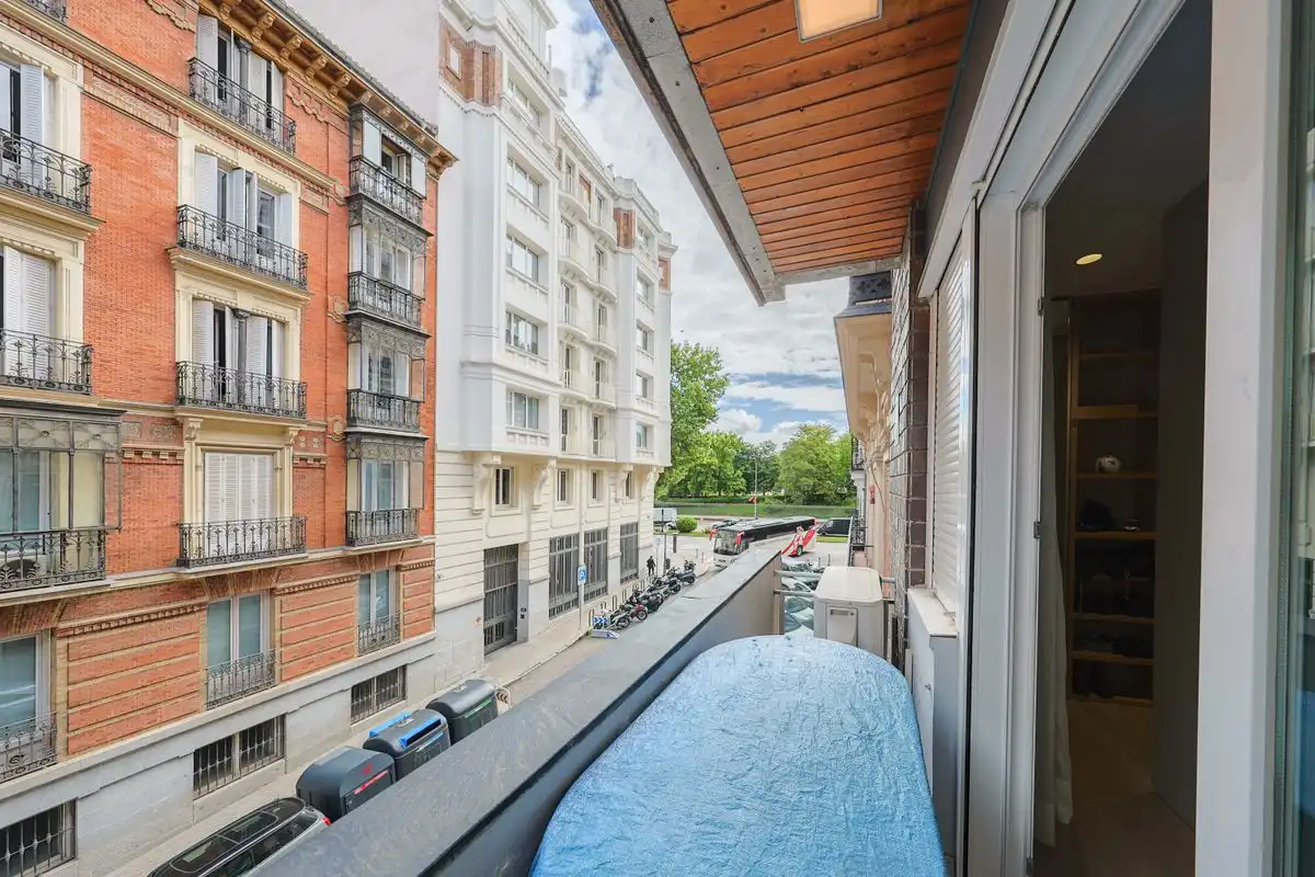 Loft zum Verkauf in Calle de la Academia, Jerónimos