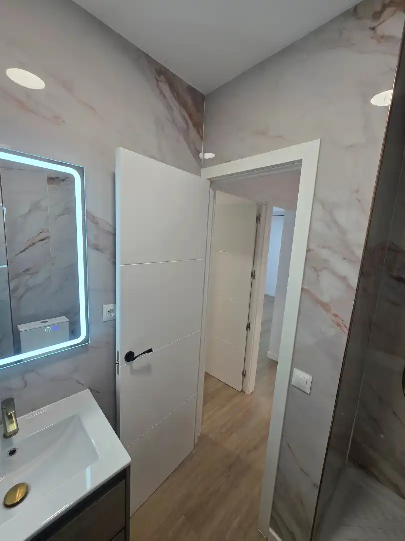 Bathroom of Flat for sale in Móstoles  with Air Conditioner and Heating