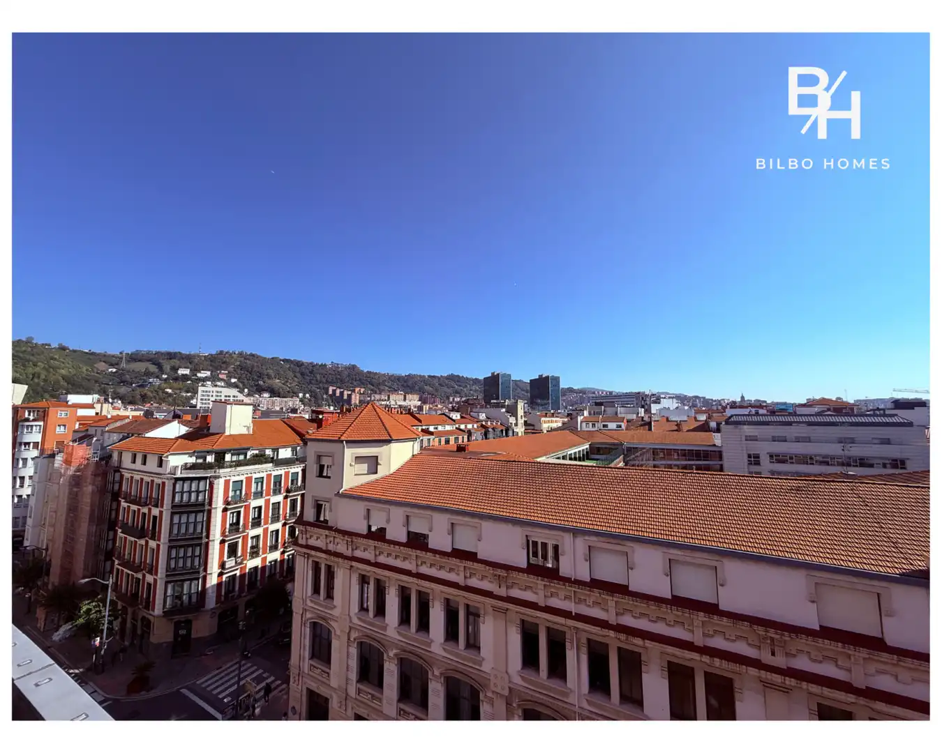 Vista exterior de Oficina en venta en Abando - Albia