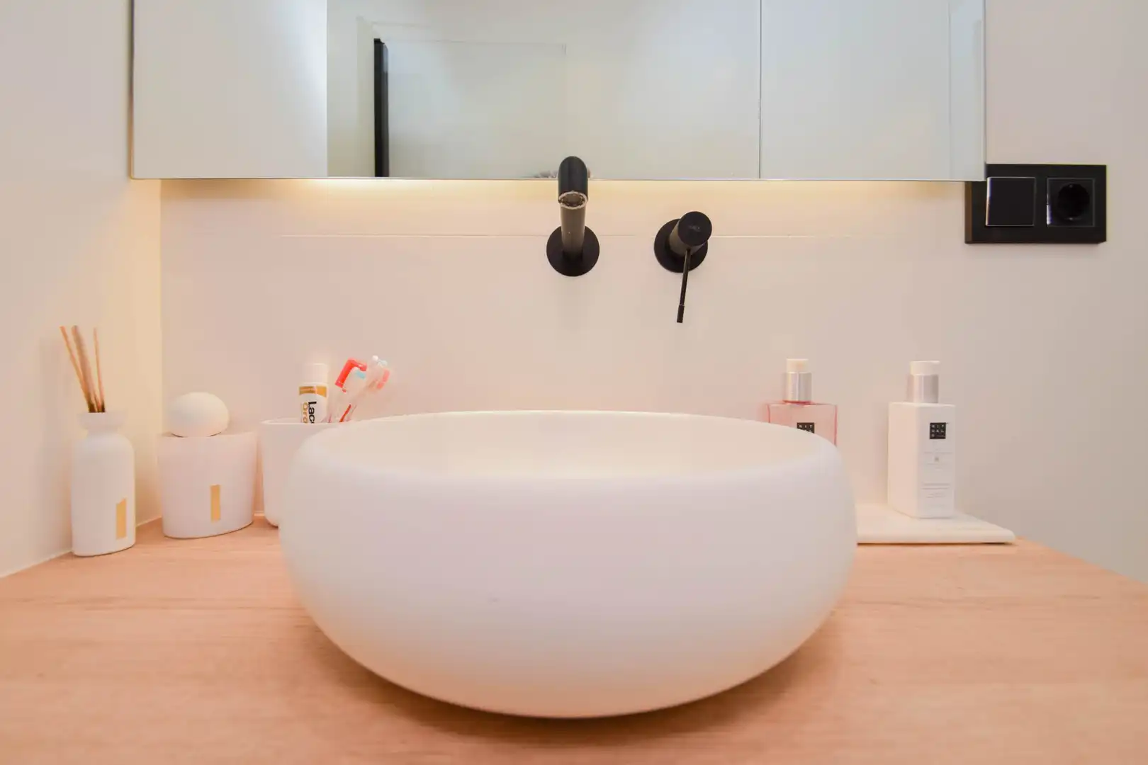 Bathroom of Flat for sale in Almuñécar  with Parquet flooring, Terrace and Furnished