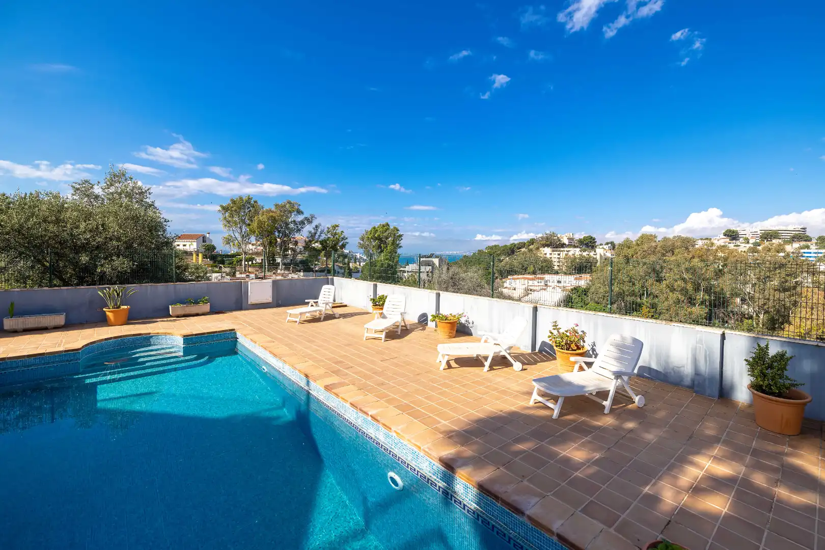 Piscina de Casa o chalet en venta en Málaga con Jardín privado, Terraza y Piscina
