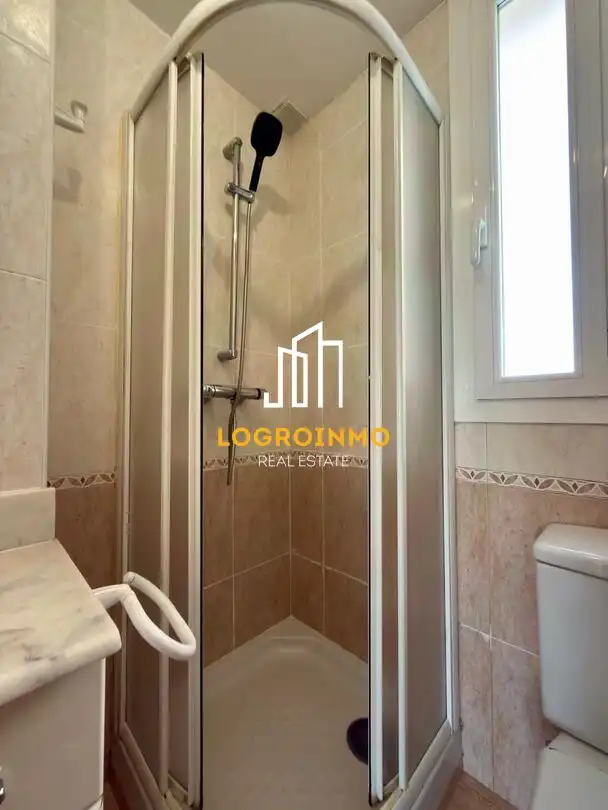 Bathroom of Flat for rent in  Logroño  with Heating and Storage room