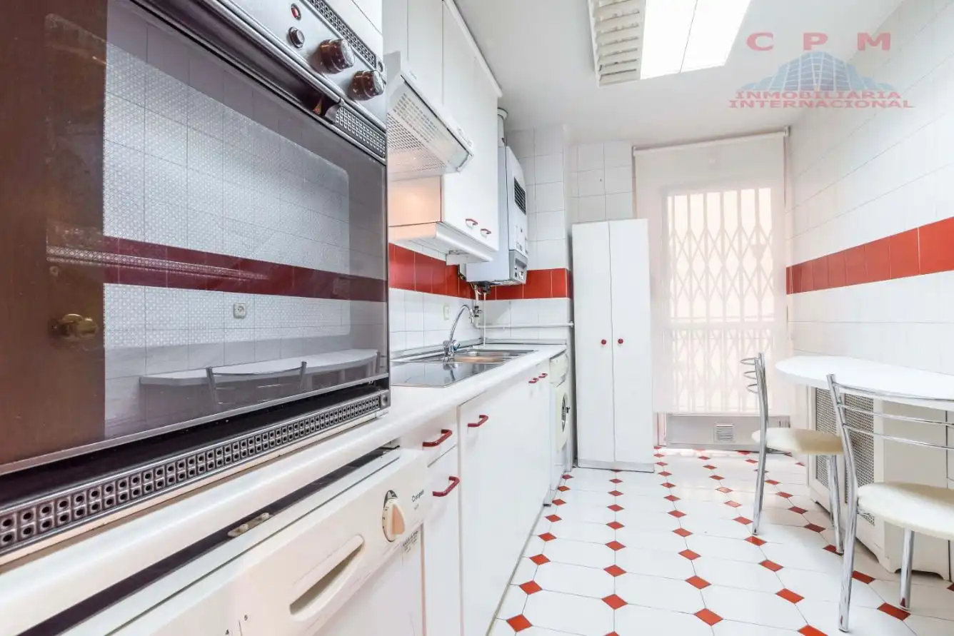 Kitchen of Flat for rent in Madrid  with Air Conditioner, Heating and Parquet flooring