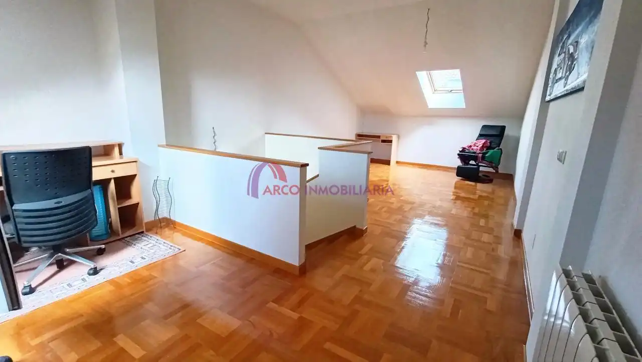 Casa adosada en venda en Burgos amb Calefacció, Terrassa i Traster