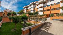 Vista exterior de Àtic en venda en Majadahonda amb Aire condicionat i Terrassa