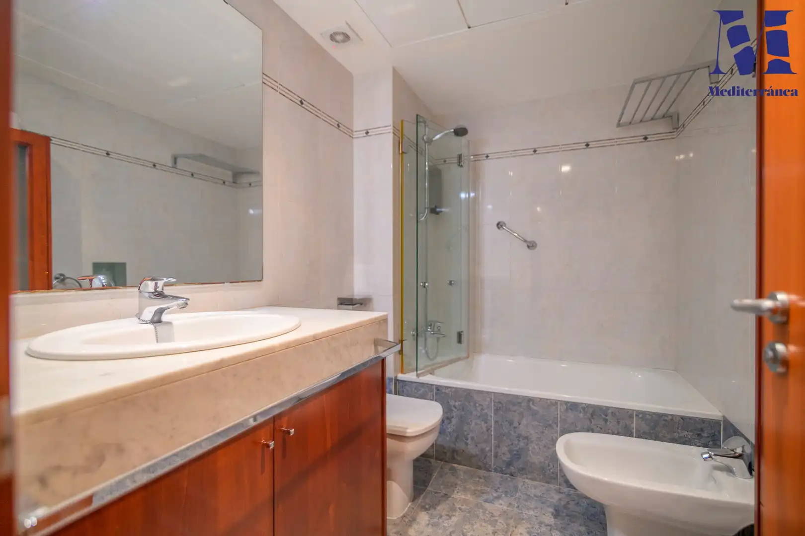 Bathroom of Flat for rent in Castelldefels  with Air Conditioner, Heating and Parquet flooring