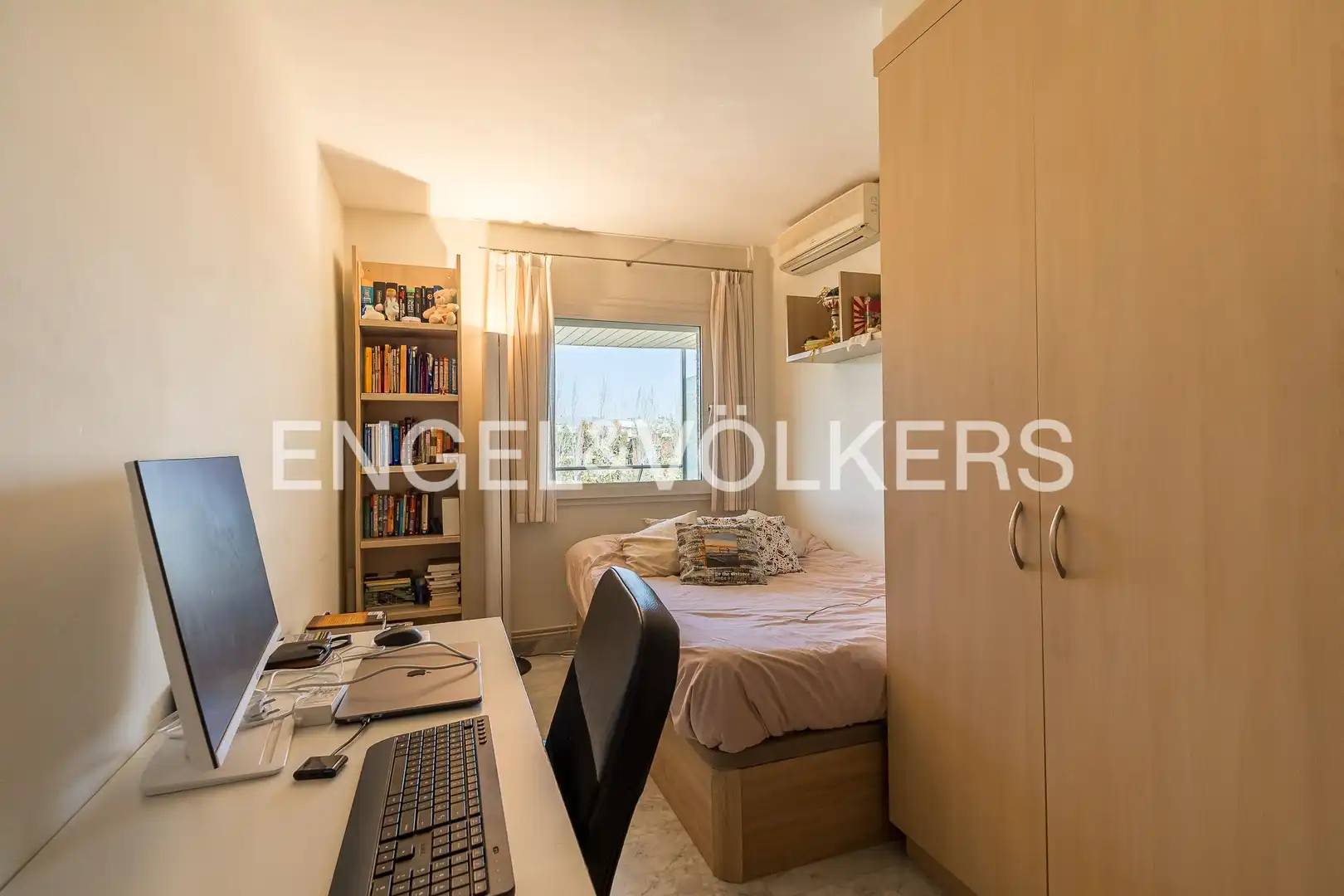 Habitación de Piso en venta en Sant Cugat del Vallès con Aire acondicionado, Calefacción y Parquet