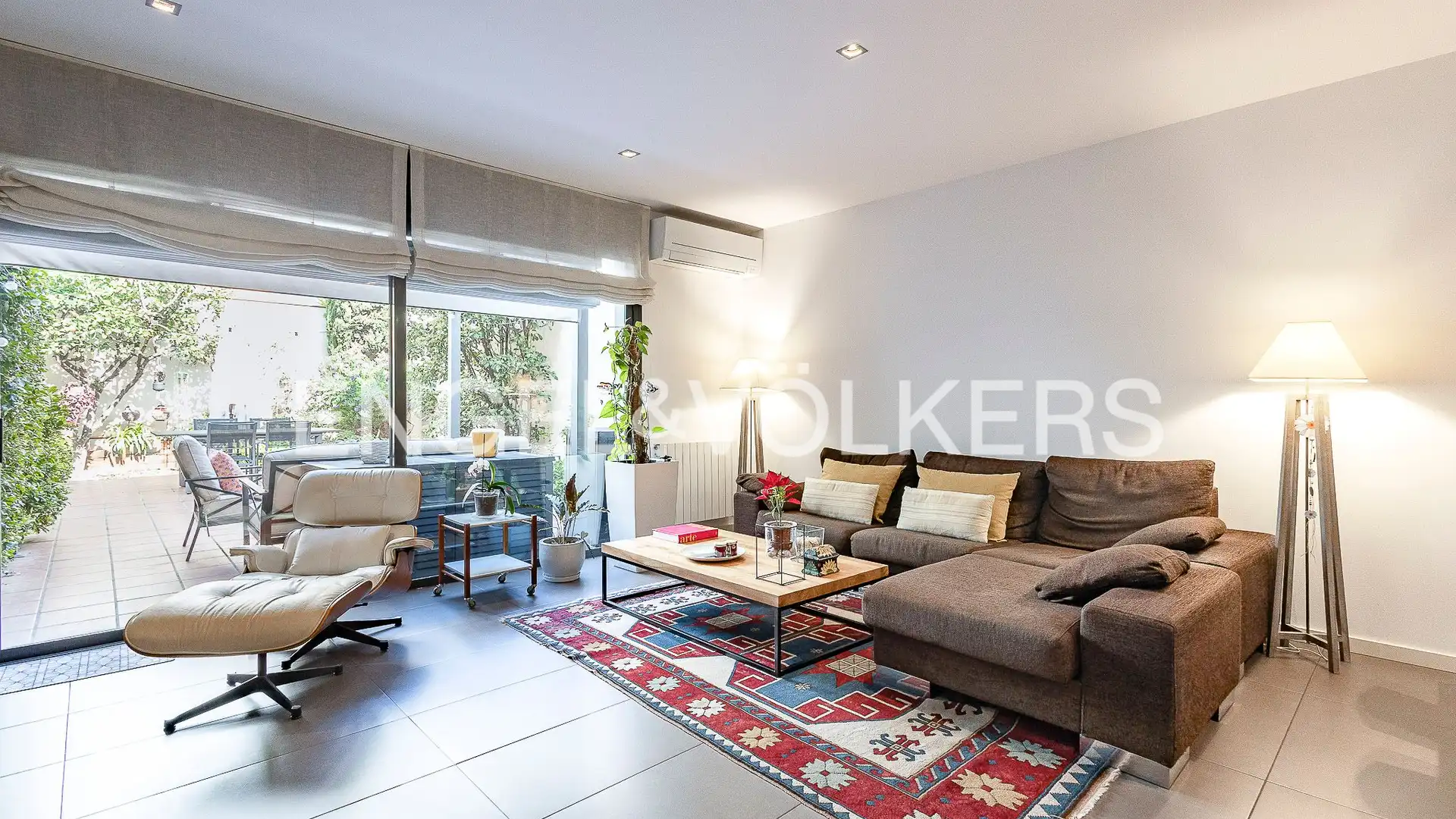 Exterior view of Houses for sale in  Barcelona Capital  with Air Conditioner, Heating and Terrace