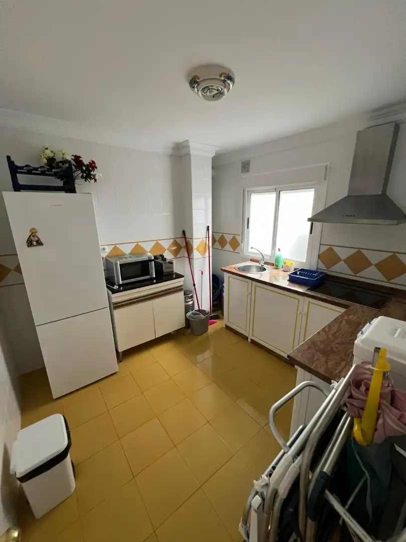 Kitchen of Flat for rent in Chipiona  with Furnished, Washing machine and Microwave