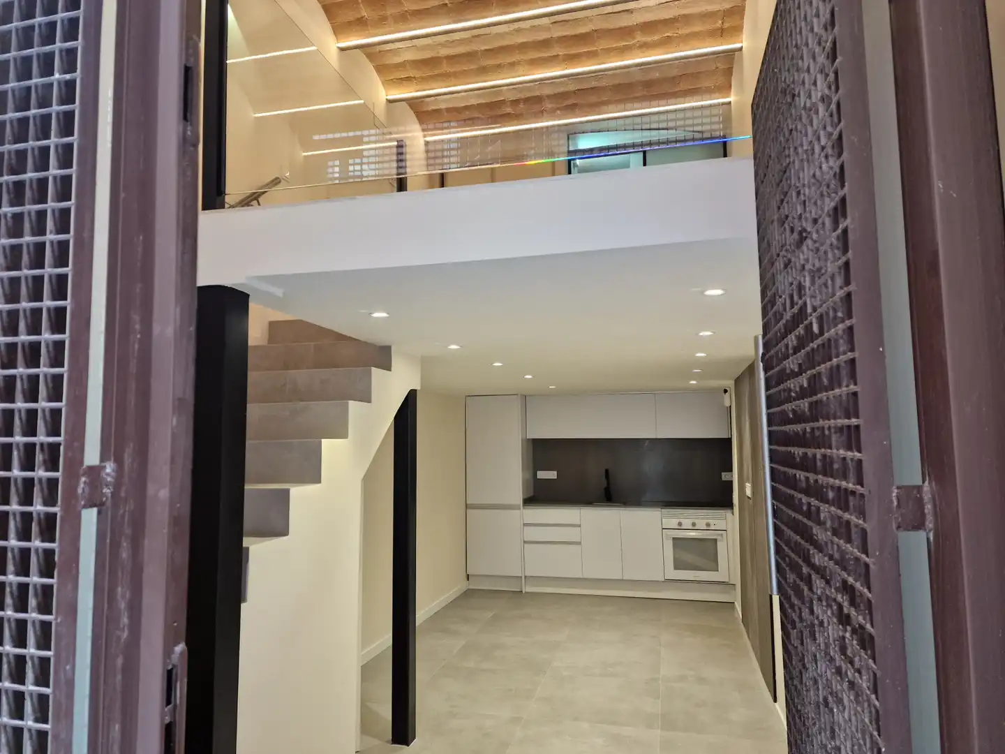 Study for sale in Barcelona  with Oven and Alarm