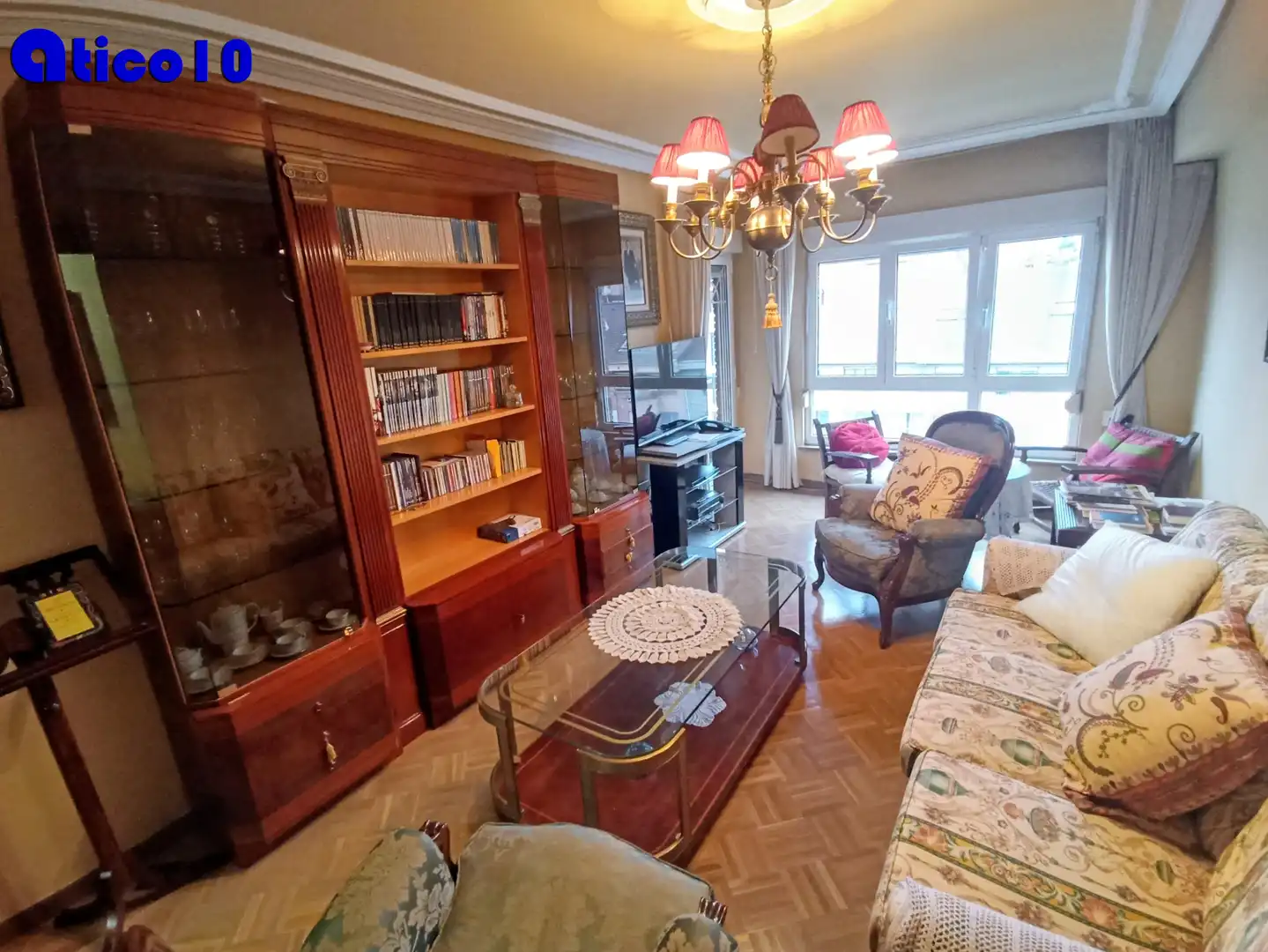 Sala de estar de Piso en venta en Oviedo  con Calefacción, Parquet y Terraza