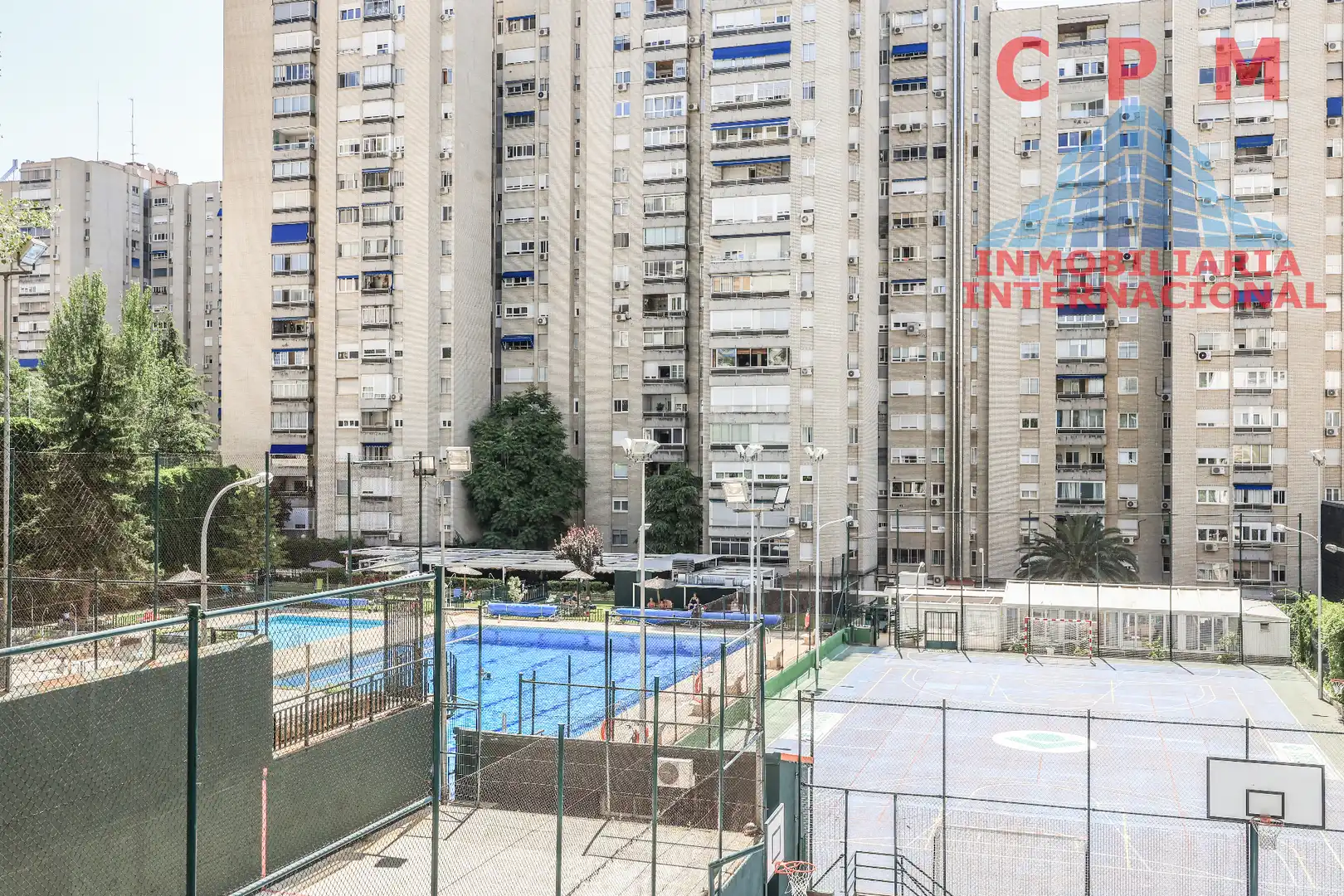 Swimming pool of Flat for rent in Madrid  with Air Conditioner, Heating and Parquet flooring