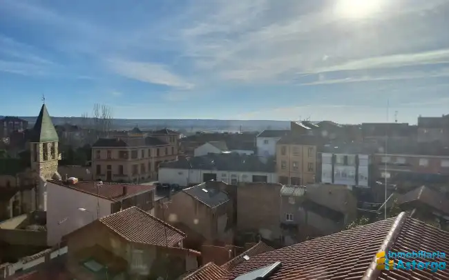 Vista exterior de Piso de alquiler en Astorga con Calefacción, Terraza y Amueblado
