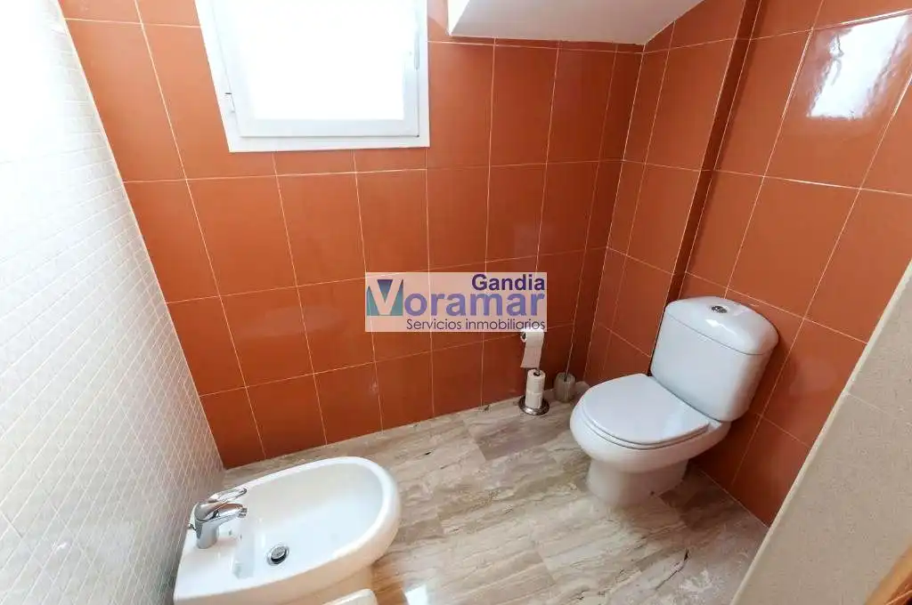 Badezimmer von Maisonette zur Miete in Gandia mit Klimaanlage, Heizung und Terrasse