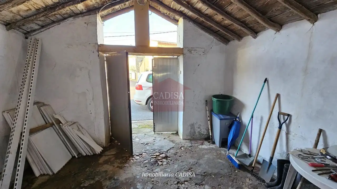 Casa o xalet en venda en Parada de Arriba amb Calefacció, Terrassa i Traster