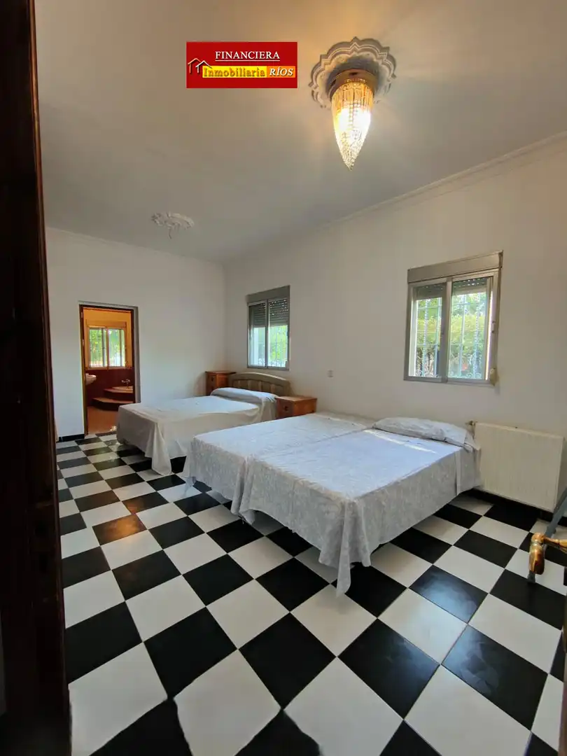 Chalet con piscina en venta en Carmona, imagen 10