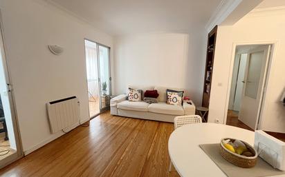 Living room of Flat for sale in  Madrid Capital  with Heating, Terrace and Furnished