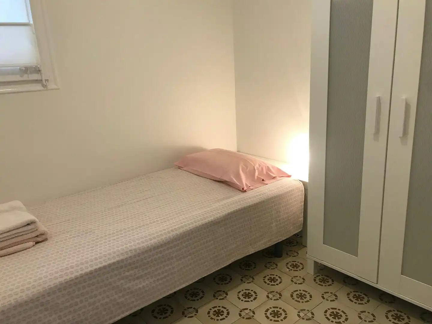 Bedroom of Flat for share in Gràcia