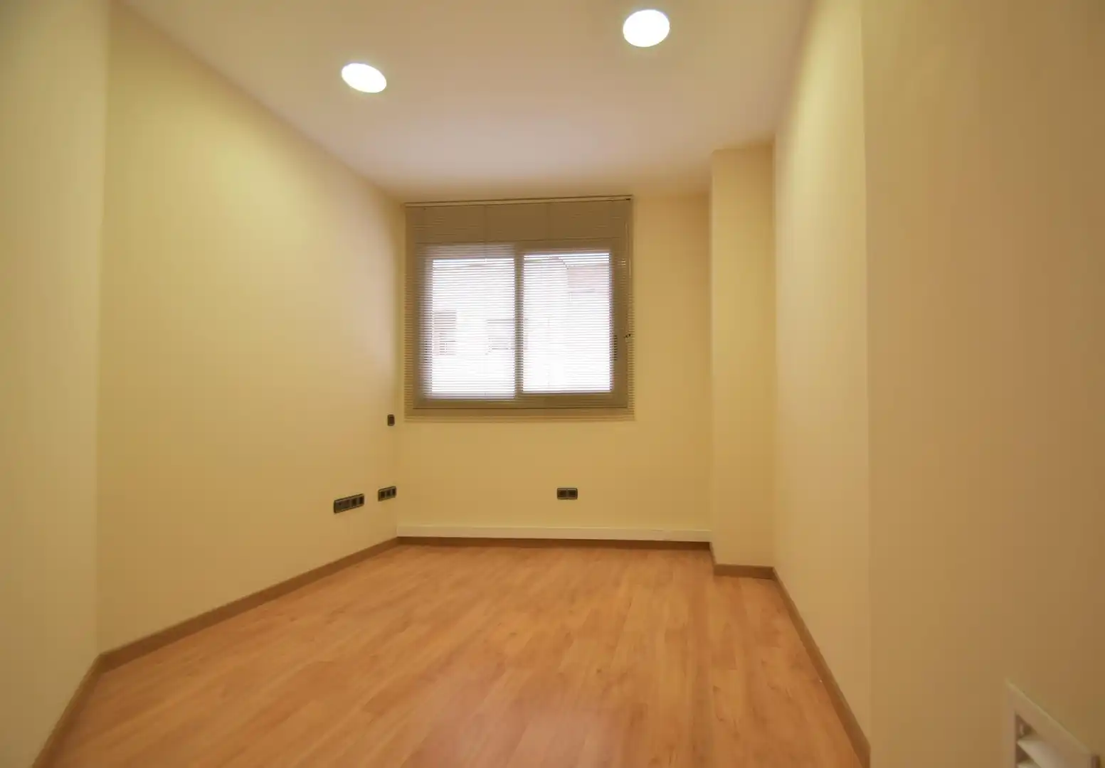 Oficina de lloguer a Calle MAGDALENA MIRO, 21, Centre Vila